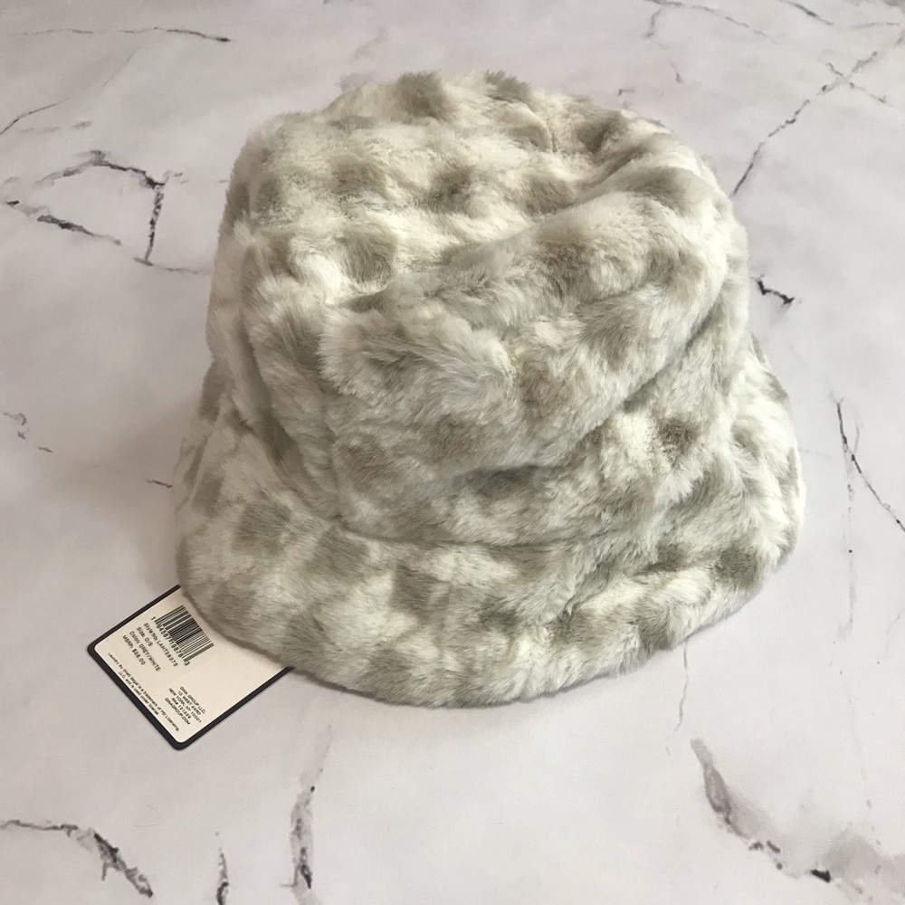 NWT Laundry by Shelli Segal Faux Fur Bucket Hat Grey and White